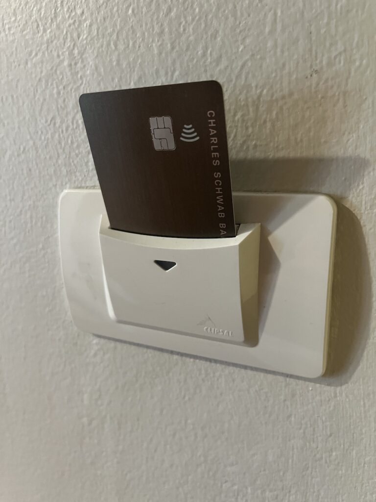 IMAGES OF THE GUEST ROOMS AT THE IBIS SATHORN HOTEL IN BANGKOK, THAILAND