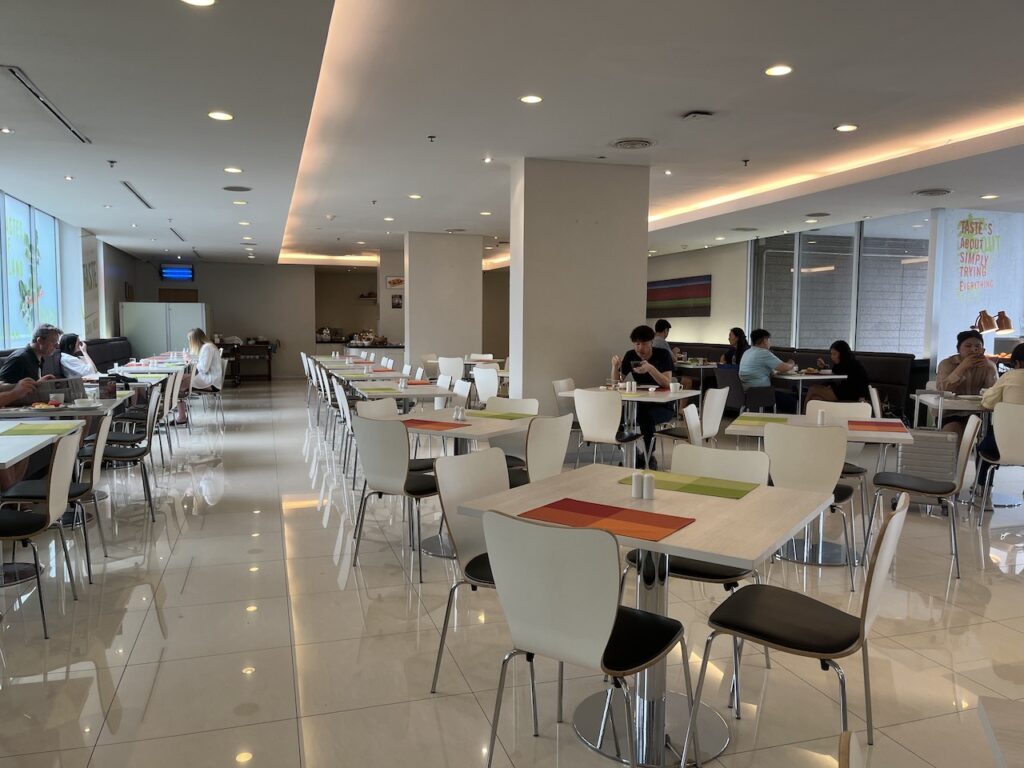 ibis sathorn restaurant