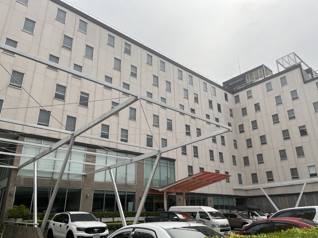 ibis sathorn parking