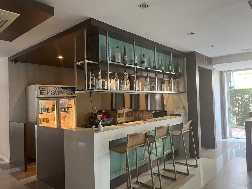 April Suites Bar