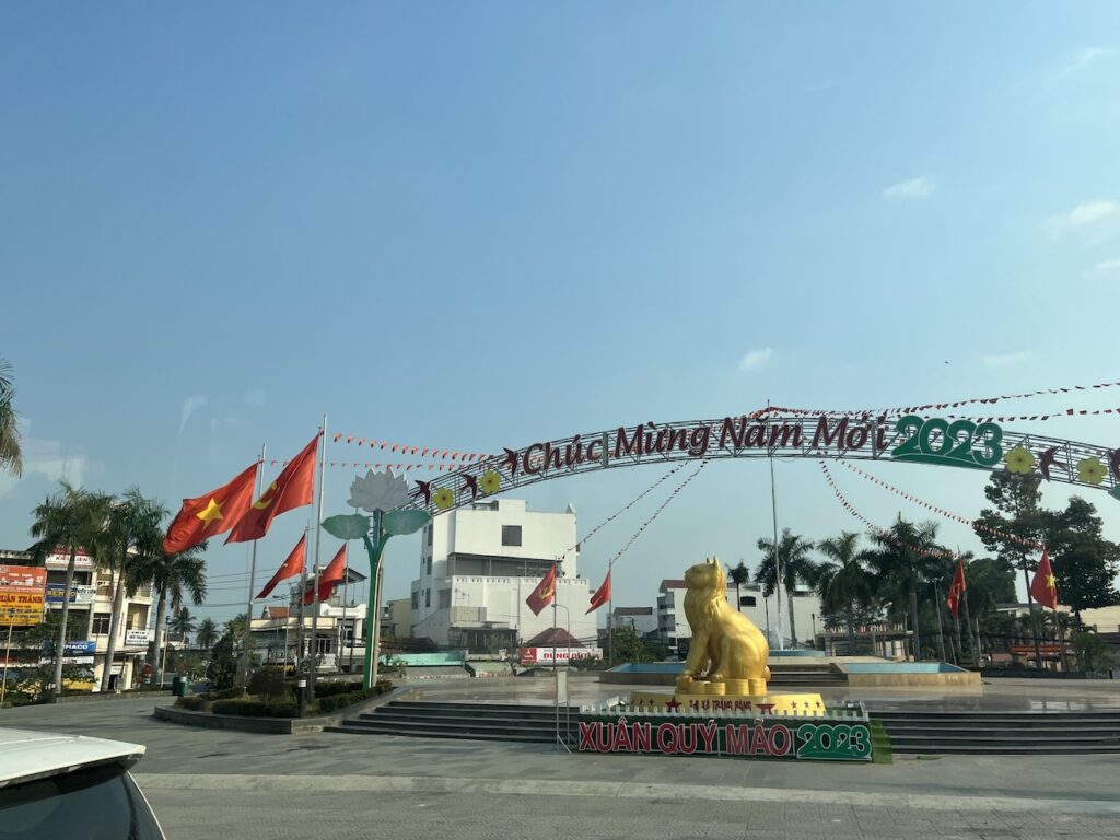 Scenes of travel by bus from Phnom Penh to Saigon