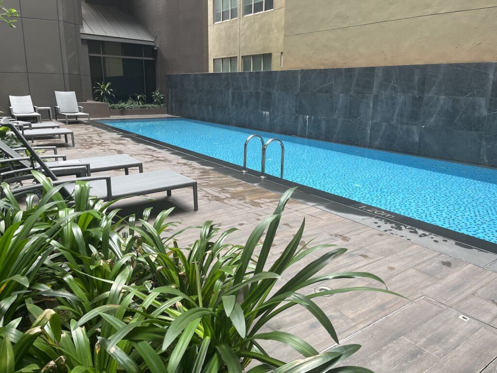 hotel mi singapore pool