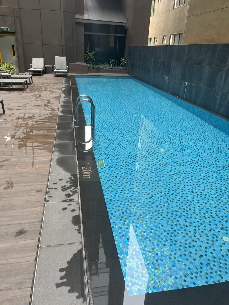 hotel mi singapore pool