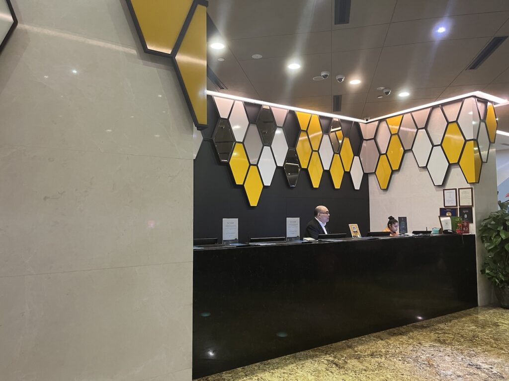 hotel mi singapore front desk