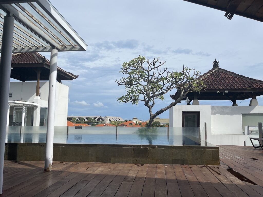 kuta beach hotel pool