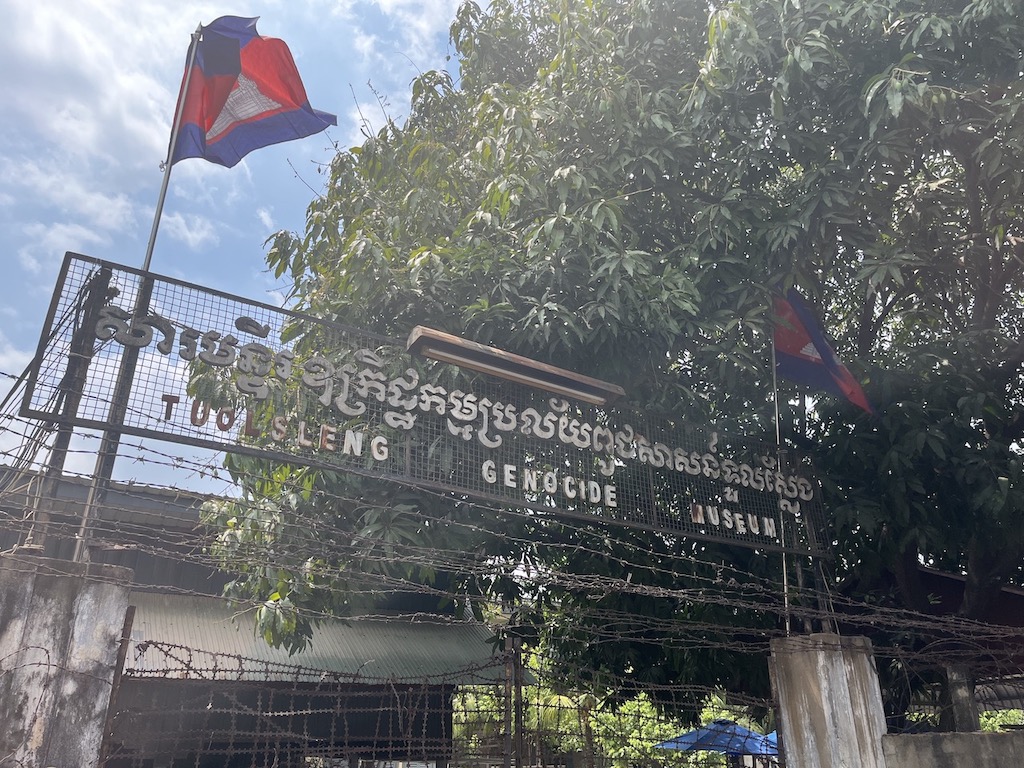 tuol sleng entrance