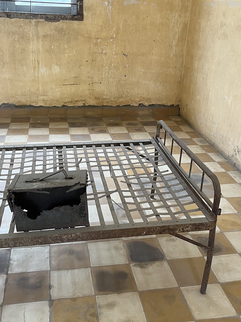 tuol sleng torture room