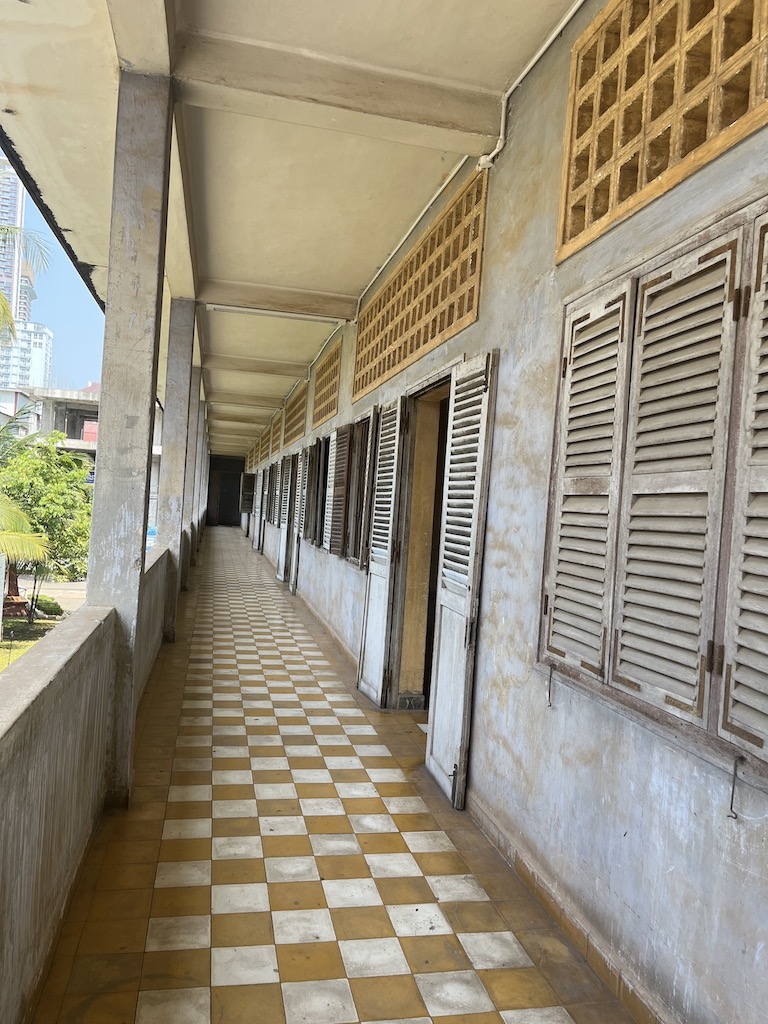 tuol sleng bulding