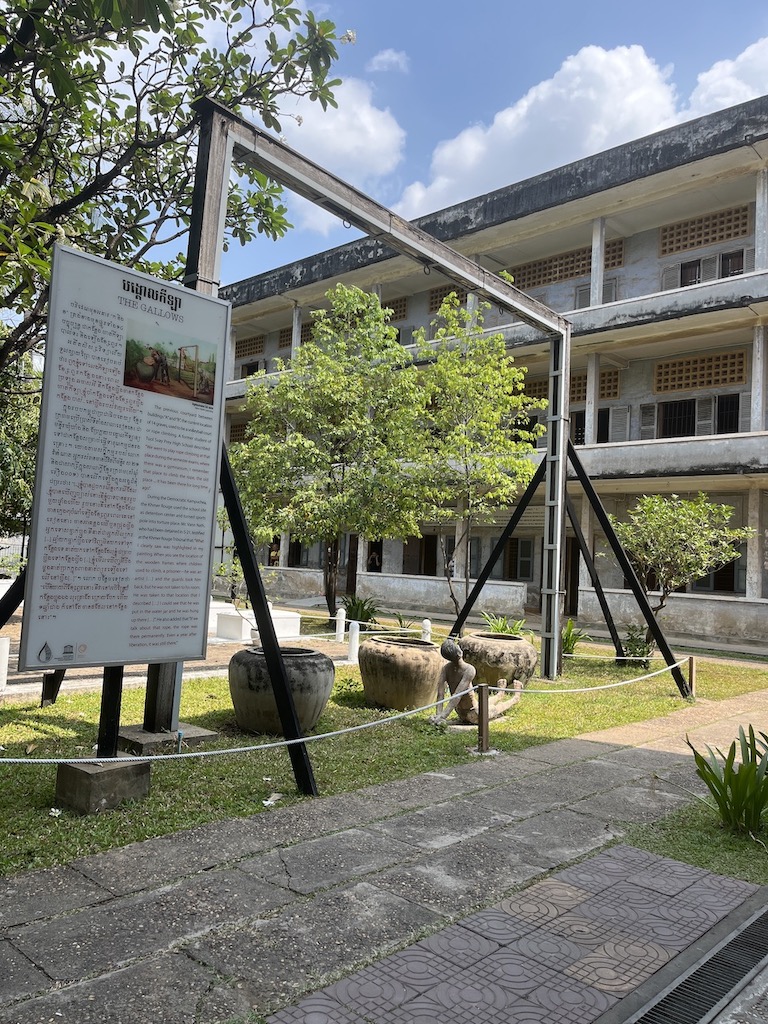 tuol sleng torture device
