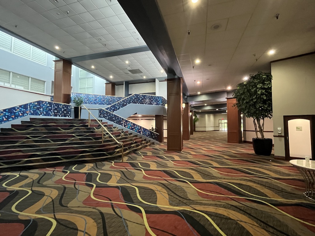 holiday inn hurstbourne meetings area
