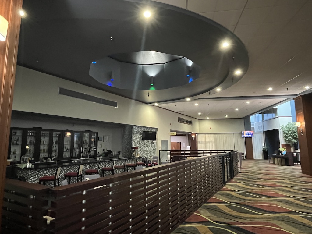 holiday inn hurstbourne restaurant