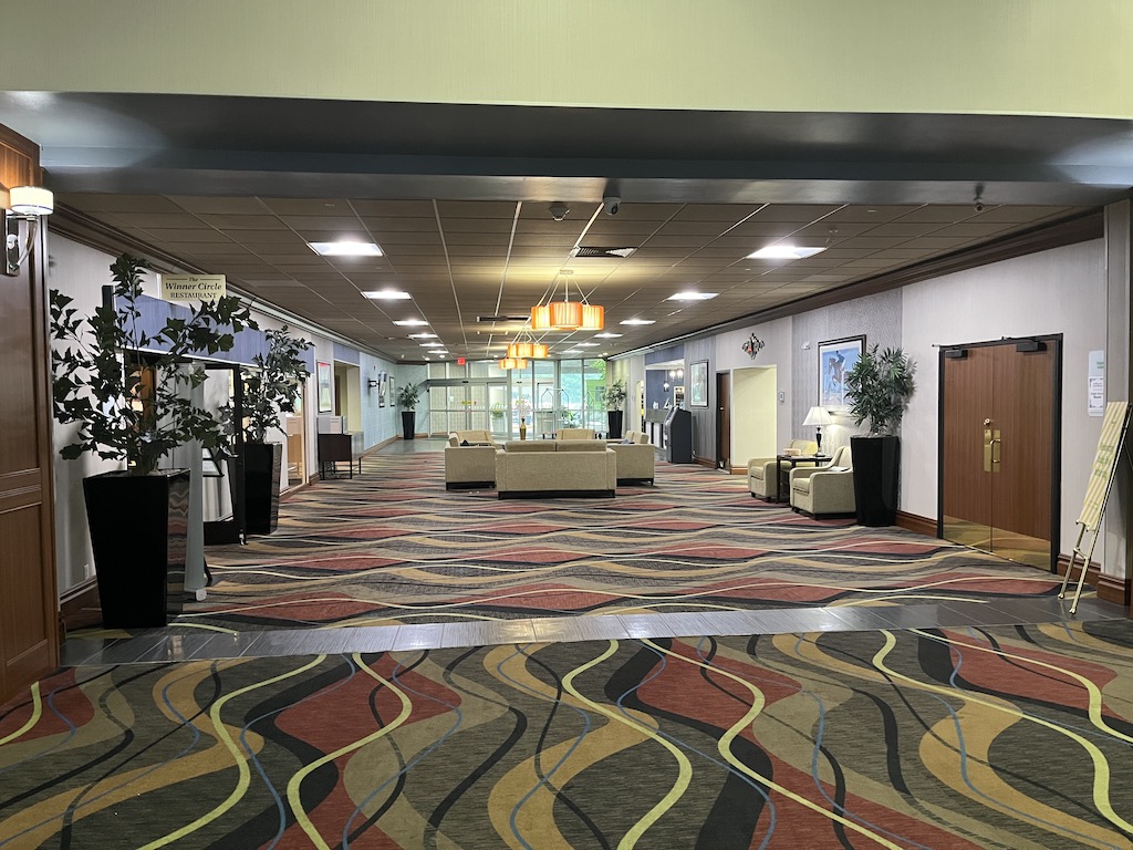 holiday inn hurstbourne lobby