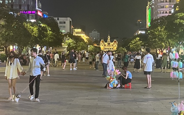 visiting saigon Nguyen Hue Street