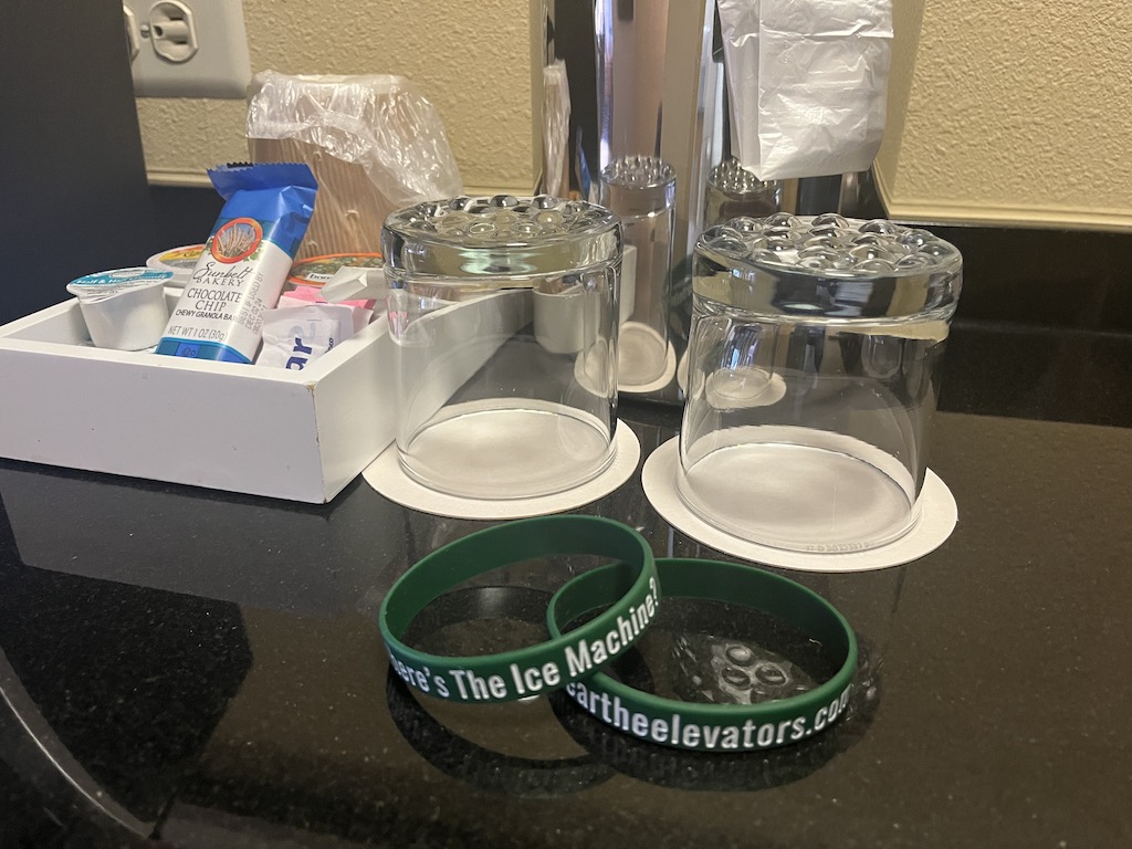 Silicone Wristbands travel accessories