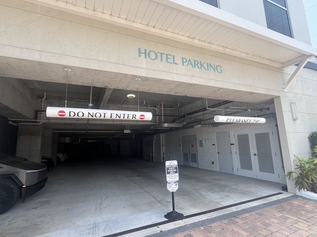 hotel dello garage