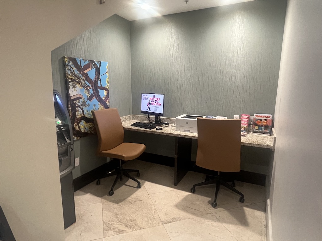 hotel dello business center