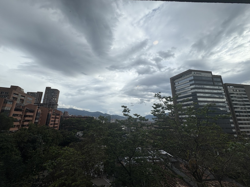 V Grand Hotel Medellin