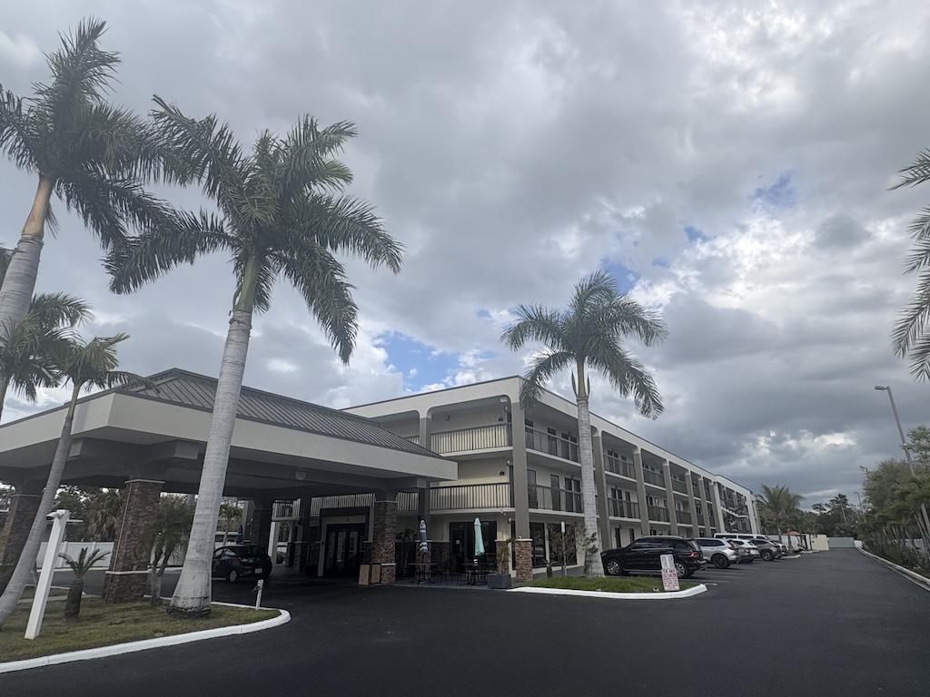 Review of the Days Inn Sarasota, FL: Hotel Intel